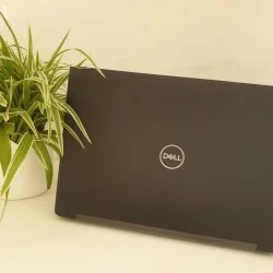 Dell latitude 7390 i7-8650u-8GB-256GB- FHD  13.3 INCH