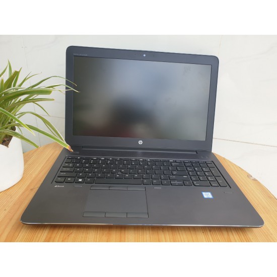 HP ZBook 15 G3 i7-6700HQ-16GB-256GB-VGA W5170M 2 GB -FHD